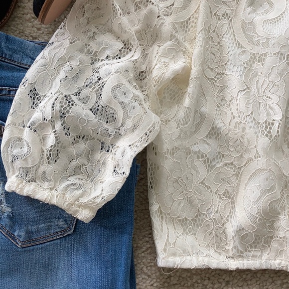 Cupcakes and Cashmere Karla Lace Blouse - Picture 6 of 8